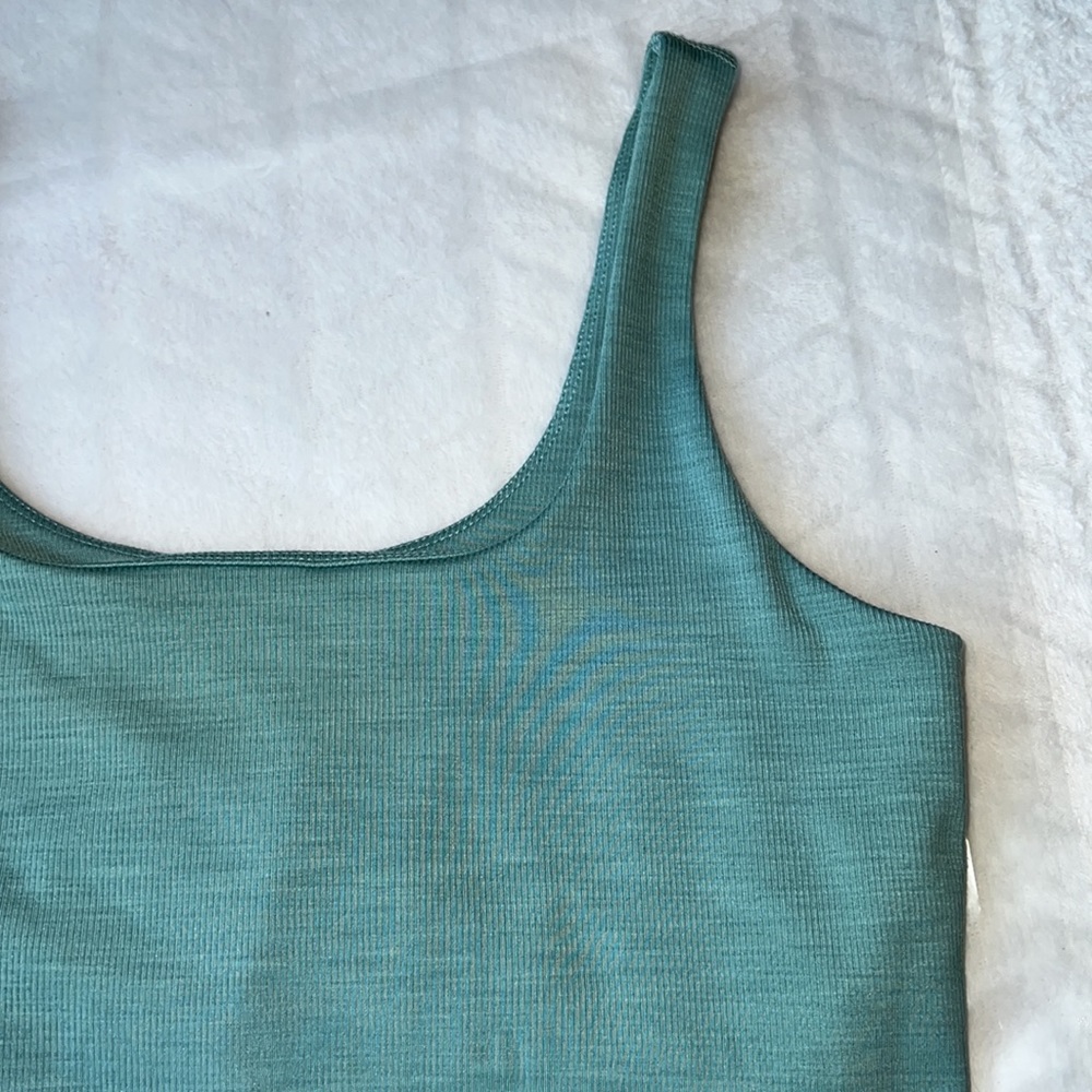 Beyond Yoga Heather Rib Keep It Simple Cropped Tank Mermaid Gree - Picture 4 of 7
